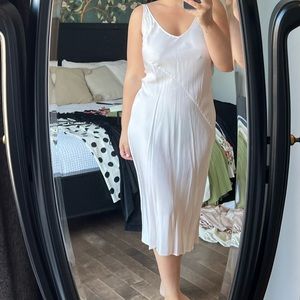 Slip midi dress. Off white.